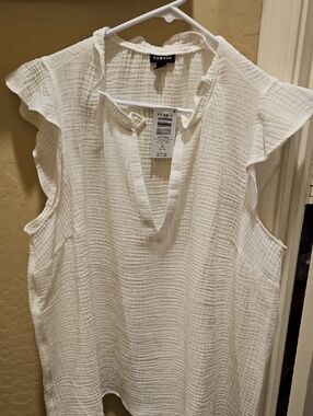 torrid White Crinkle V-Neck Flutter Sleeve Blouse